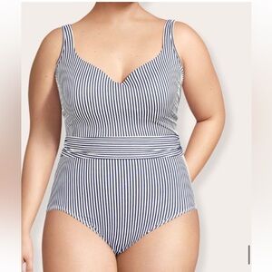 NWOT Lands’End SlenderSuit Belted Sweetheart One Piece Swimsuit, size 12